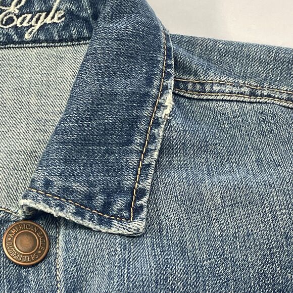 American Eagle Fitted Trucker Denim Jacket Medium Wash Jean Jacket L - Picture 7 of 10